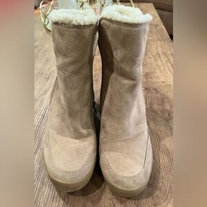 Unisa Cream Wedge Booties size 7 1/2 for women’s